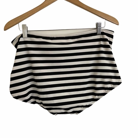 Suddenly Slim by Catalina Striped Skirted Bikini - Picture 5 of 5